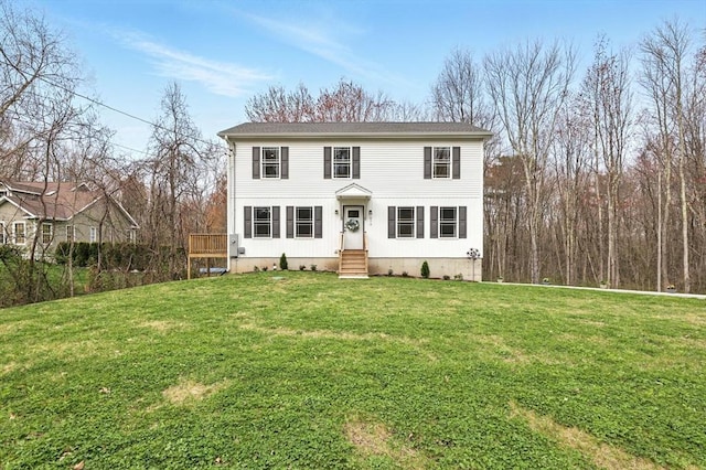 view of front of property featuring a front yard
