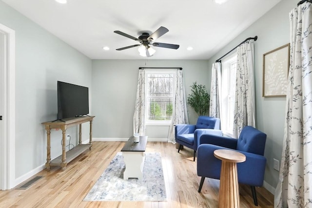 living area featuring visible vents, wood finished floors, baseboards, recessed lighting, and a ceiling fan