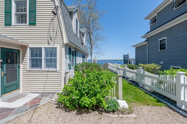 view of yard featuring a water view