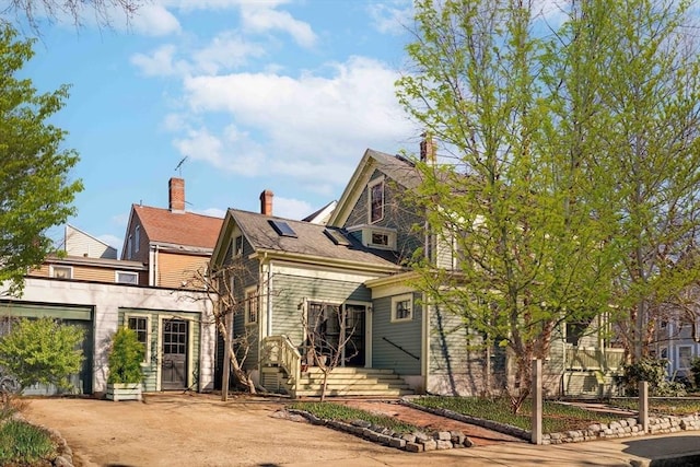 view of front of house featuring driveway