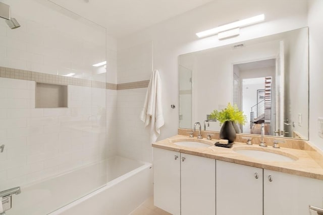 bathroom with vanity and tiled shower / bath