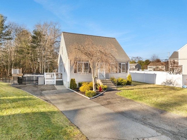 view of front facade with a front yard