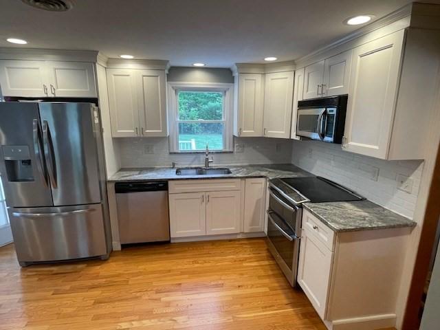 4 Erin Ln, Norfolk, MA 02056 - kitchen with appliances with stainless steel finishes, a sink, light wood-style floors, stone countertops, and recessed lighting