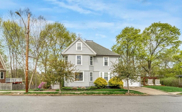 view of front of house with fence and driveway