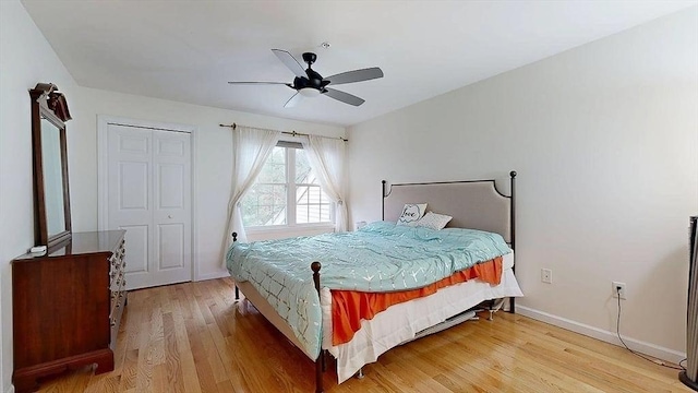 bedroom with light wood-style flooring, baseboards, and a ceiling fan
