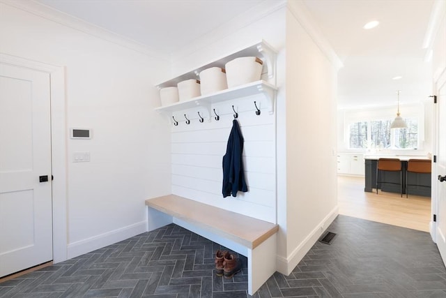 mudroom with baseboards, crown molding, and recessed lighting