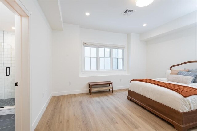 bedroom with connected bathroom, light wood-style flooring, recessed lighting, visible vents, and baseboards