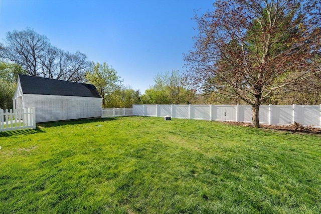 view of yard featuring an outdoor structure and a fenced backyard