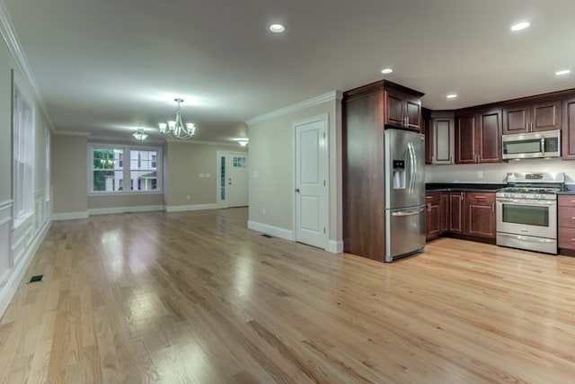 kitchen featuring crown molding, appliances with stainless steel finishes, a notable chandelier, and light hardwood / wood-style floors