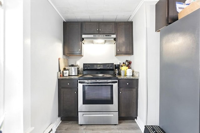 kitchen featuring under cabinet range hood, stainless steel range with electric cooktop, light wood-style floors, dark brown cabinetry, and ornamental molding