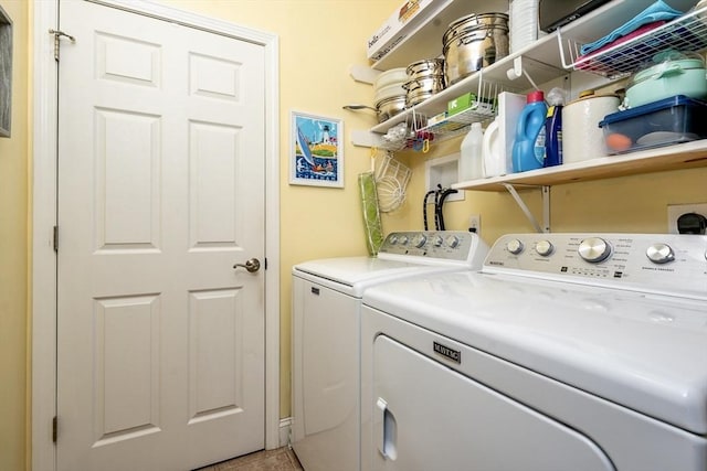 16 Twin Oaks Dr Unit 732, Mashpee, MA 02649 - laundry room featuring laundry area and washing machine and clothes dryer