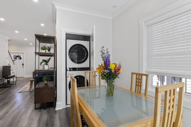 dining space featuring stacked washer and clothes dryer, ornamental molding, wood finished floors, baseboards, and recessed lighting
