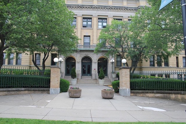 235 State St Unit 311, Springfield, MA 01103 - view of building exterior featuring a fenced front yard