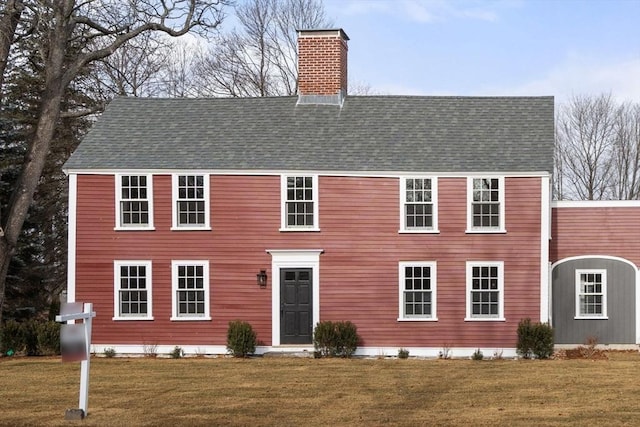 colonial inspired home featuring a front yard