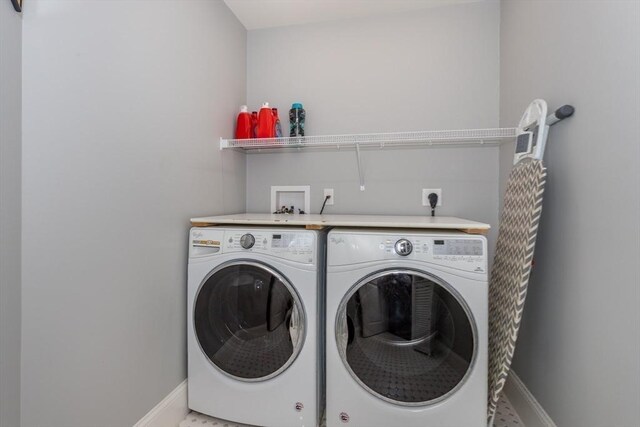 1 Clearview Dr, Franklin, MA 02038 - washroom featuring washing machine and clothes dryer and baseboards