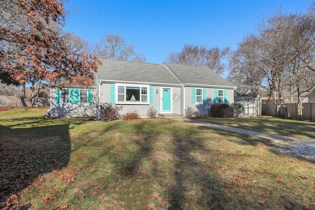 ranch-style home featuring a front lawn