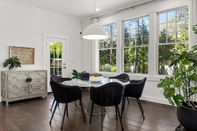dining area with baseboards, ornamental molding, dark wood-style floors, and recessed lighting