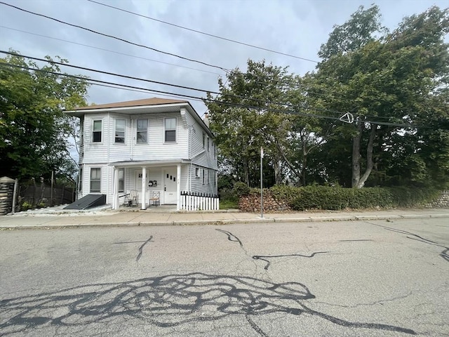 view of front facade with fence