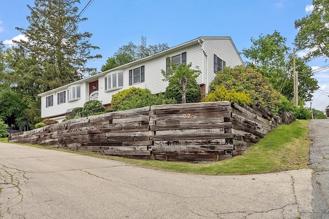 82 Powow St, Amesbury, MA 01913 - view of front of home