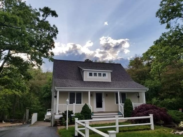 view of front of house featuring a porch