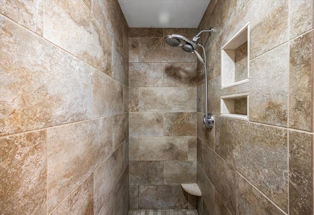 room details featuring a tile shower