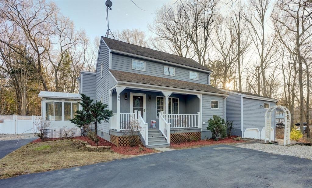 view of front of house with covered porch