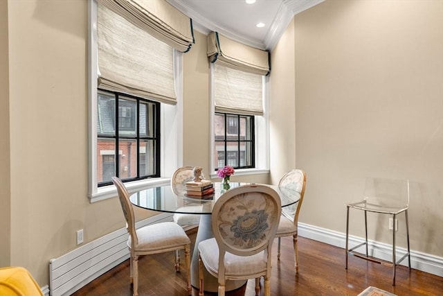 dining room featuring recessed lighting, baseboards, wood finished floors, and crown molding