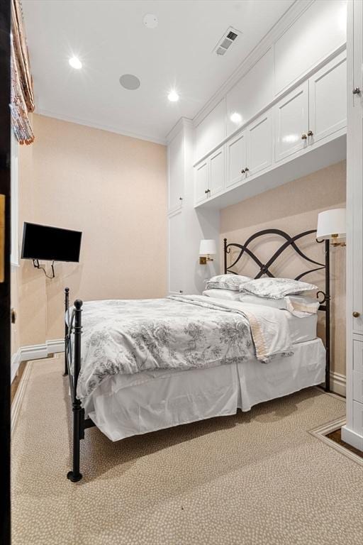 bedroom with visible vents, recessed lighting, carpet flooring, crown molding, and baseboards