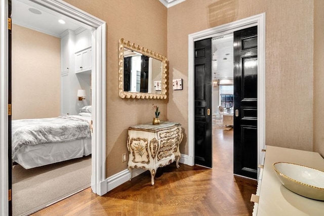 bathroom with baseboards, ensuite bathroom, and ornamental molding