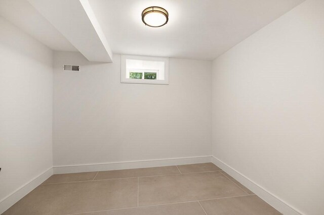 unfurnished room with light tile patterned floors