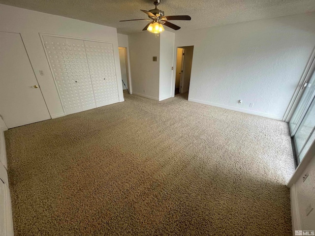 unfurnished bedroom featuring light carpet, a textured ceiling, and ceiling fan