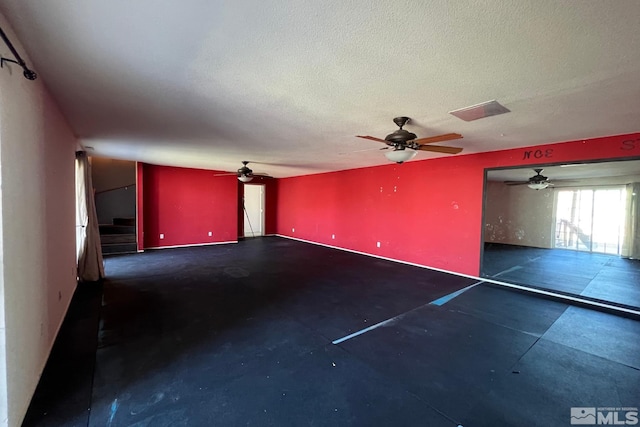 unfurnished room with a textured ceiling and ceiling fan