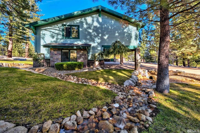 view of front of house with a front lawn