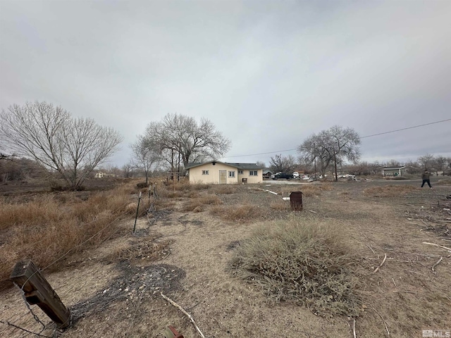 view of yard featuring a rural view