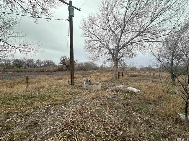 view of yard featuring a rural view