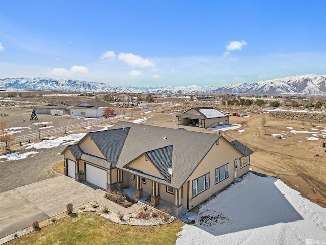 bird's eye view with a mountain view