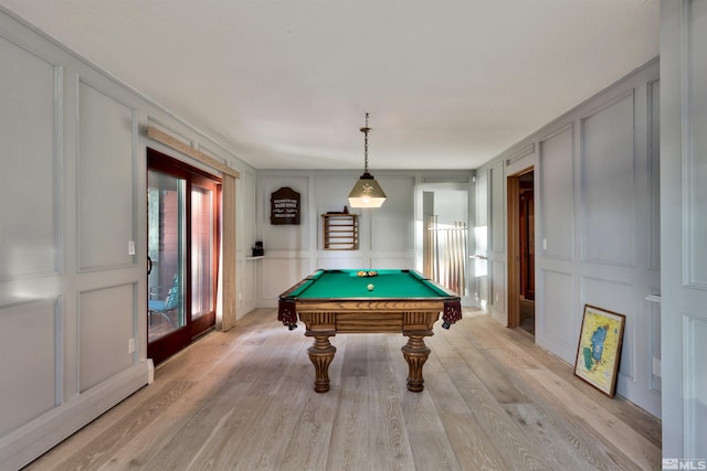 rec room with billiards and light hardwood / wood-style floors