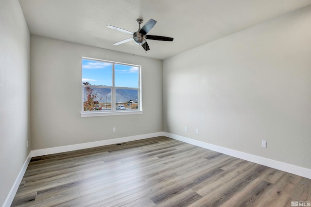 empty room featuring light hardwood / wood-style floors and ceiling fan