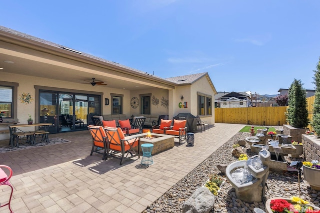 view of patio with outdoor lounge area and ceiling fan