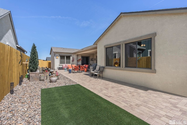 view of yard featuring a patio