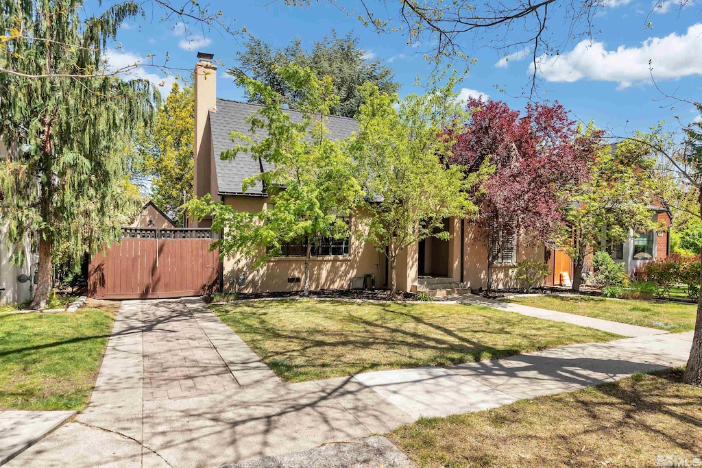 view of front of property with a front lawn