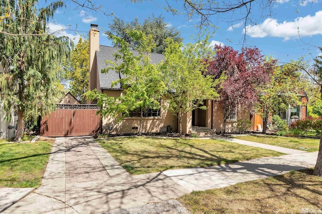 view of front of property with a front lawn