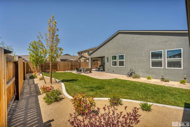 view of yard featuring a patio area