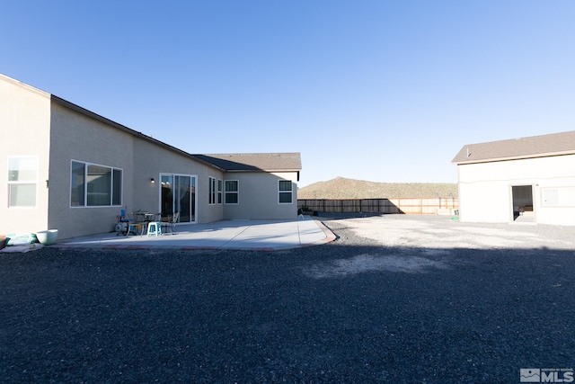 view of yard featuring a patio area