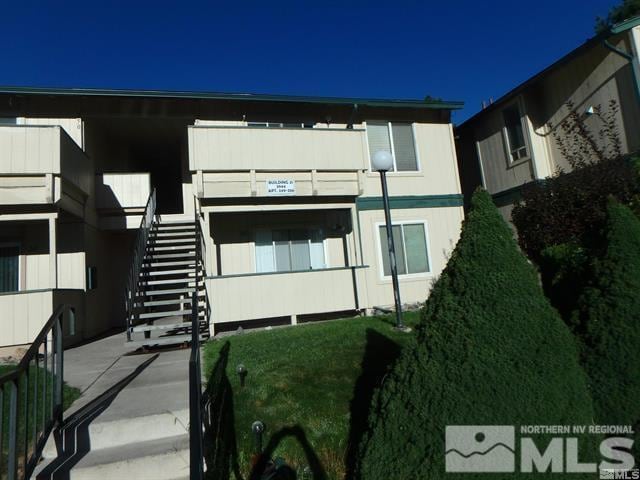 exterior space featuring a front yard