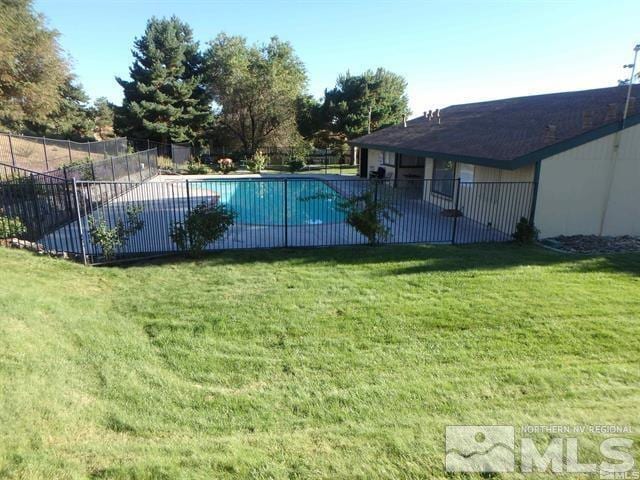 view of swimming pool with a lawn