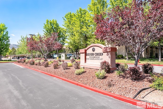 view of community / neighborhood sign