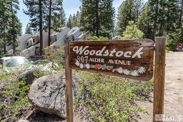 view of community / neighborhood sign