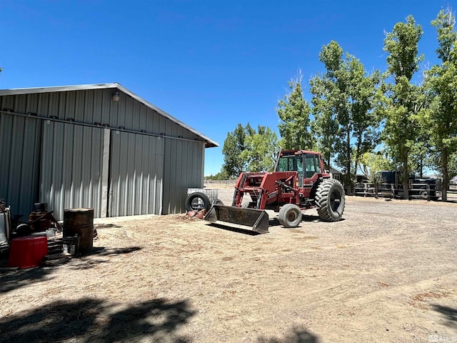 view of yard with an outdoor structure