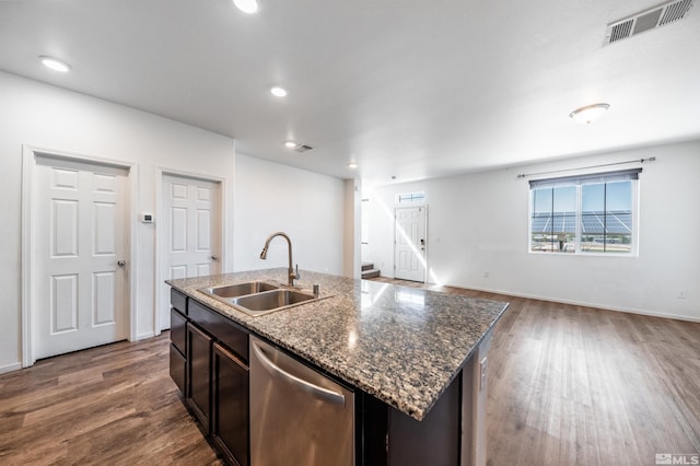 kitchen featuring hardwood / wood-style flooring, dishwasher, a kitchen island with sink, and sink